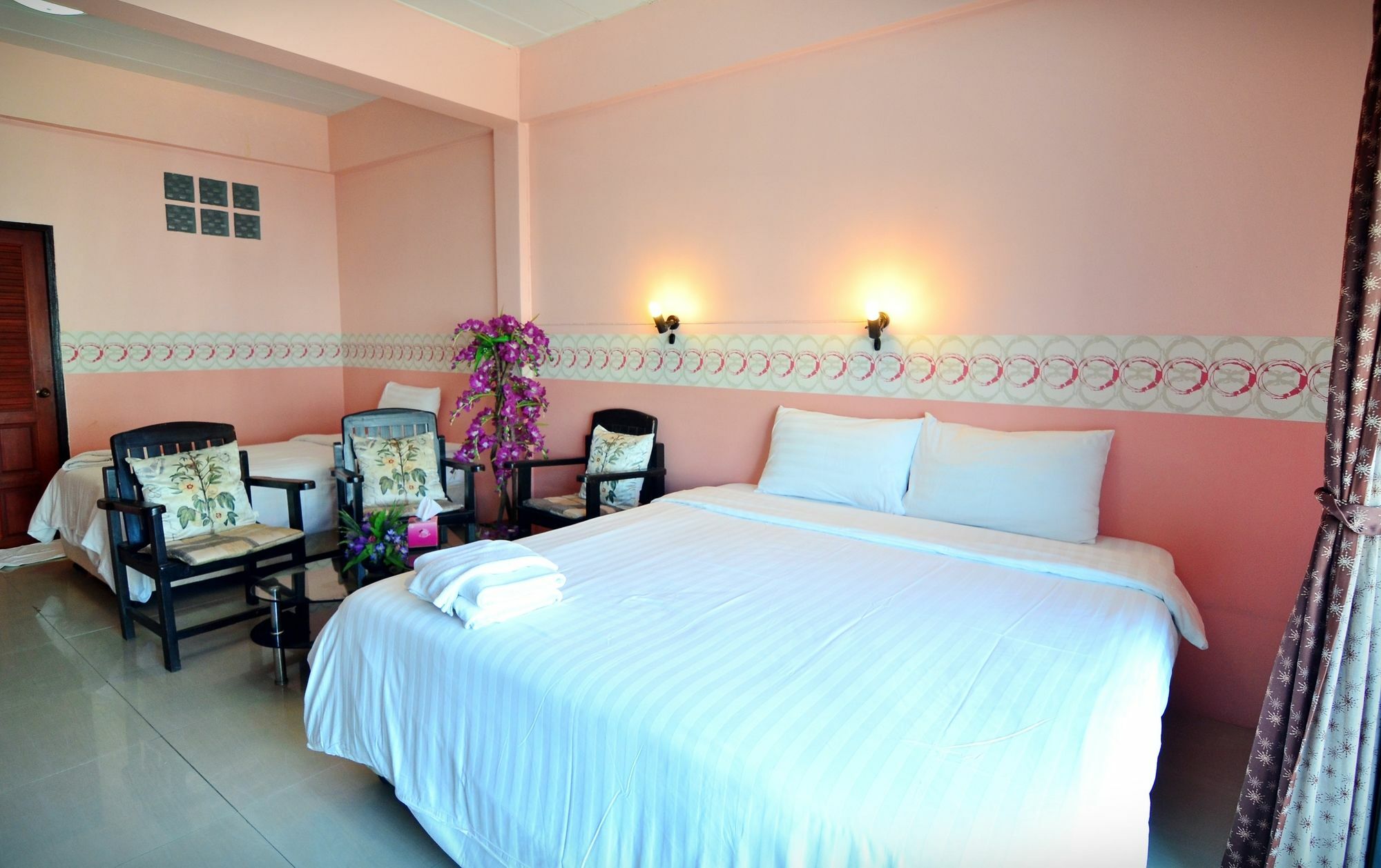 The Famous House - Jomtien Hotel Exterior photo