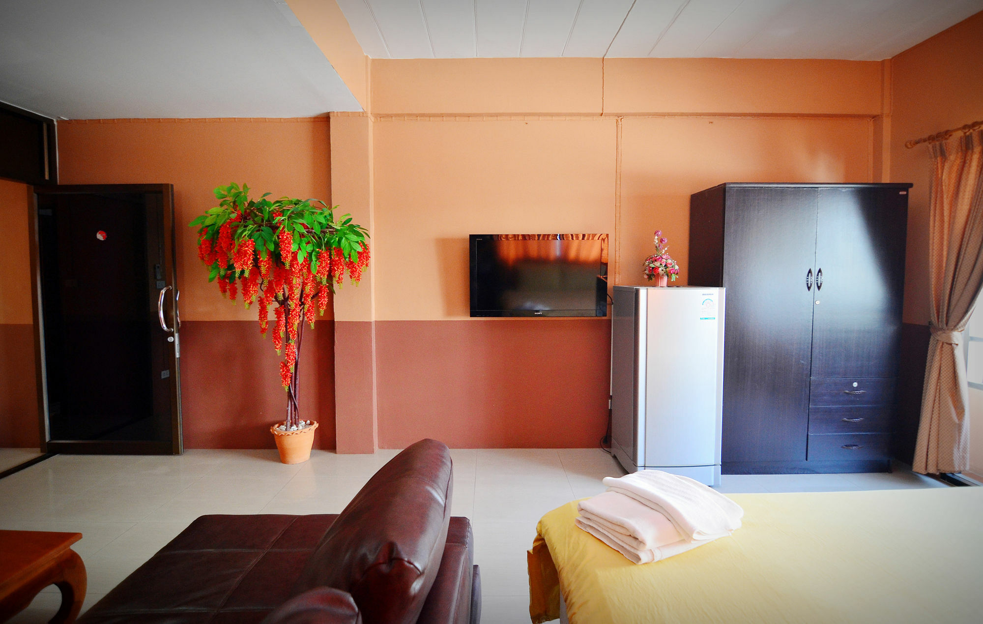 The Famous House - Jomtien Hotel Exterior photo