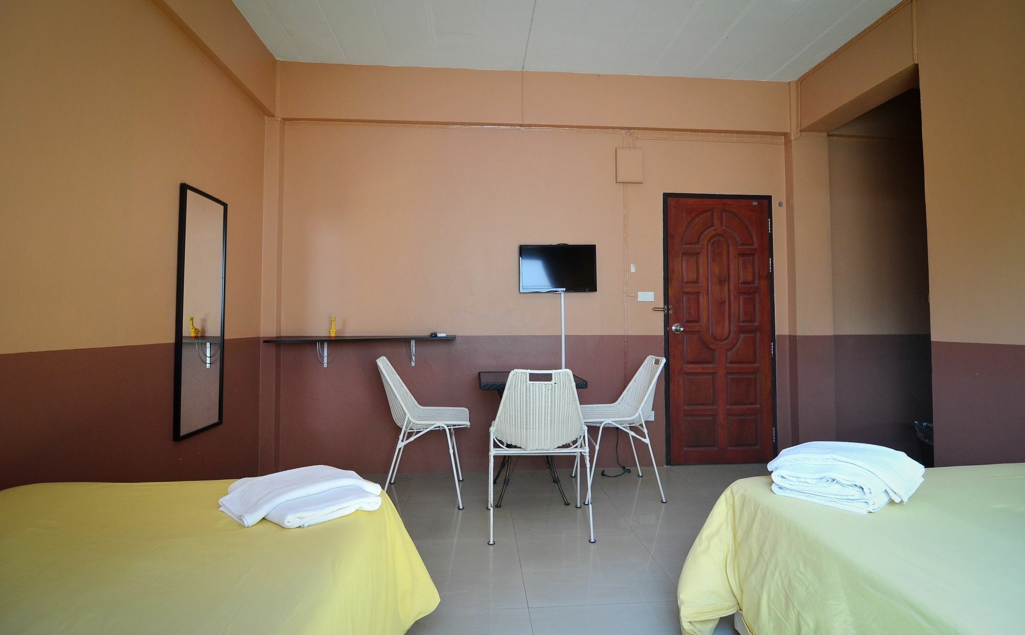 The Famous House - Jomtien Hotel Exterior photo