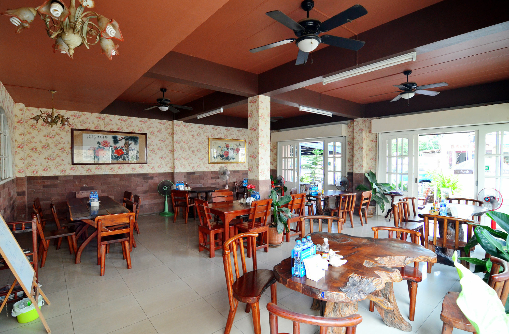 The Famous House - Jomtien Hotel Exterior photo