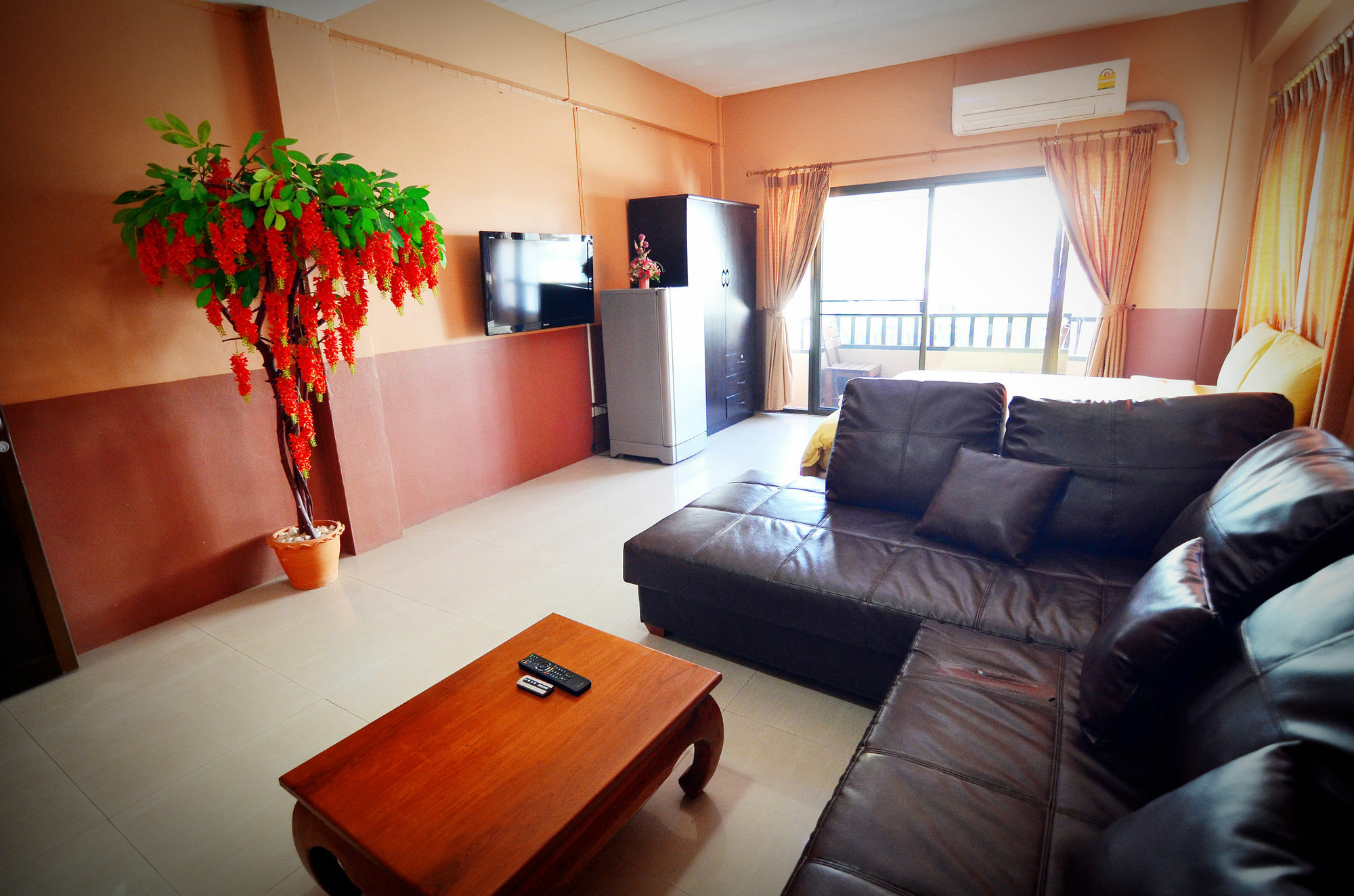 The Famous House - Jomtien Hotel Exterior photo